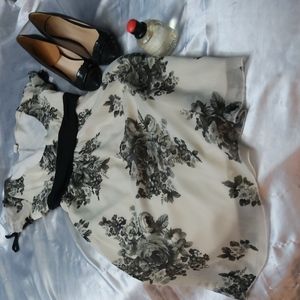 OUTLOOKS BLACK & WHITE Short-sleeved dress size small